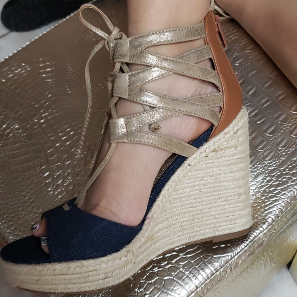 Heels - Picture 2 of 4